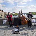 Sur le pont Charles (Karlův most). כליזמרים על גשר קרל